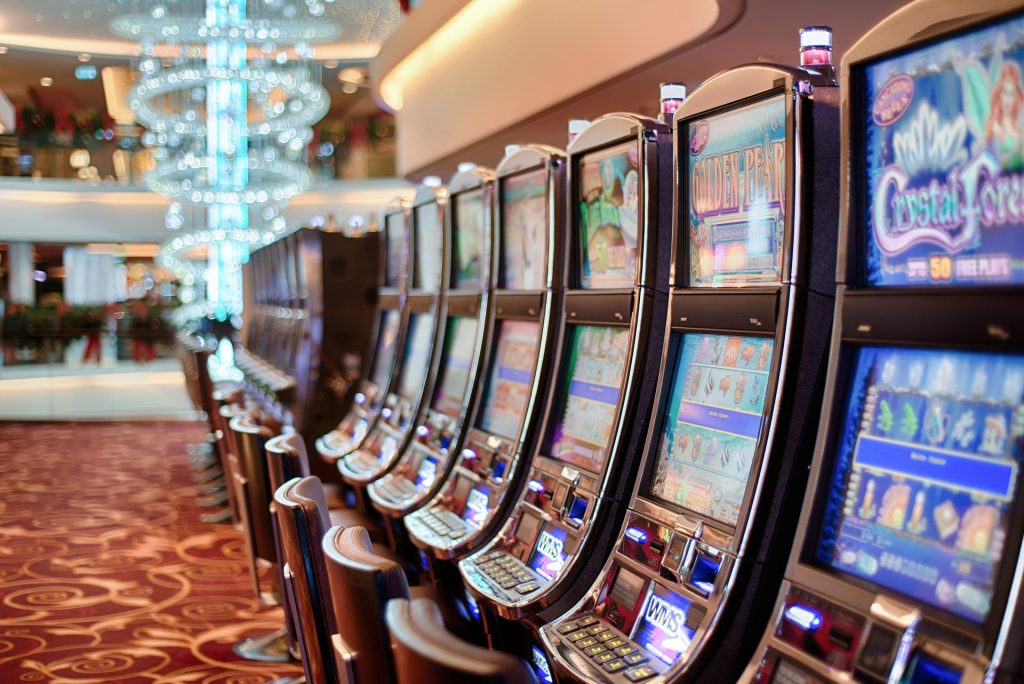 How do slot tournaments work?